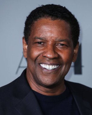 Amerikalı aktör Denzel Washington, 16 Aralık 2021 'de Los Angeles, Kaliforniya, ABD' deki Los Angeles 'taki Amerikan Tiyatro Kompleksi' nde düzenlenen 