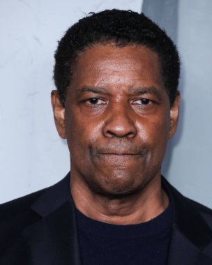 Amerikalı aktör Denzel Washington, 16 Aralık 2021 'de Los Angeles, Kaliforniya, ABD' deki Los Angeles 'taki Amerikan Tiyatro Kompleksi' nde düzenlenen 