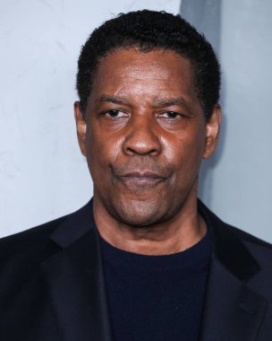 Amerikalı aktör Denzel Washington, 16 Aralık 2021 'de Los Angeles, Kaliforniya, ABD' deki Los Angeles 'taki Amerikan Tiyatro Kompleksi' nde düzenlenen 