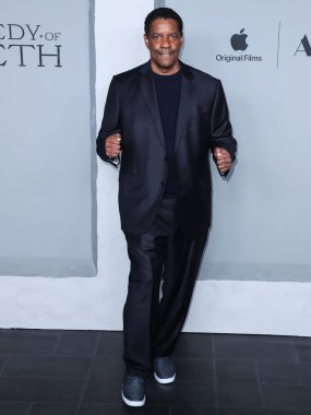 Amerikalı aktör Denzel Washington, 16 Aralık 2021 'de Los Angeles, Kaliforniya, ABD' deki Los Angeles 'taki Amerikan Tiyatro Kompleksi' nde düzenlenen 