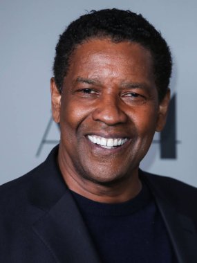 Amerikalı aktör Denzel Washington, 16 Aralık 2021 'de Los Angeles, Kaliforniya, ABD' deki Los Angeles 'taki Amerikan Tiyatro Kompleksi' nde düzenlenen 