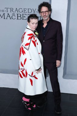 Amerikalı aktris Frances McDormand ve kocası / yönetmeni Joel Coen, 16 Aralık 2021 'de Amerikan Tiyatro Kompleksi Yönetmenleri Birliği' nde düzenlenen 