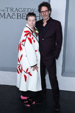 Amerikalı aktris Frances McDormand ve kocası / yönetmeni Joel Coen, 16 Aralık 2021 'de Amerikan Tiyatro Kompleksi Yönetmenleri Birliği' nde düzenlenen 