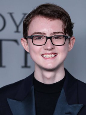 Aktör Lucas Barker, 16 Aralık 2021 'de Los Angeles, Kaliforniya, ABD' deki Los Angeles 'taki Amerikan Tiyatro Kompleksi' nde düzenlenen 