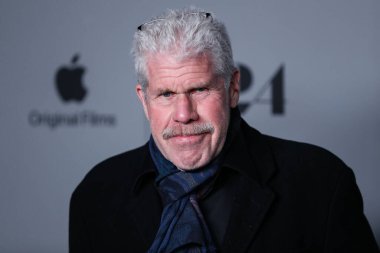 Amerikalı aktör Ron Perlman, 16 Aralık 2021 'de Los Angeles, Kaliforniya, ABD' deki Los Angeles 'taki Amerikan Tiyatro Kompleksi' nde düzenlenen 