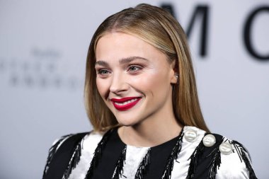 Louis Vuitton 'u giyen Amerikalı aktris Chlo Grace Moretz (Chloe Grace Moretz), 15 Aralık 2021' de Los Angeles, Los Angeles, Los Angeles 'ta düzenlenen Hulu' nun 'Anne / Android' inin Los Angeles galasına geldi.. 