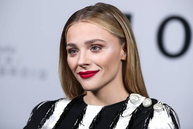 Louis Vuitton 'u giyen Amerikalı aktris Chlo Grace Moretz (Chloe Grace Moretz), 15 Aralık 2021' de Los Angeles, Los Angeles, Los Angeles 'ta düzenlenen Hulu' nun 'Anne / Android' inin Los Angeles galasına geldi.. 
