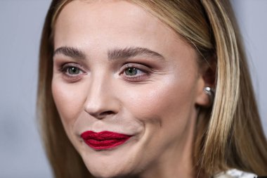 Louis Vuitton 'u giyen Amerikalı aktris Chlo Grace Moretz (Chloe Grace Moretz), 15 Aralık 2021' de Los Angeles, Los Angeles, Los Angeles 'ta düzenlenen Hulu' nun 'Anne / Android' inin Los Angeles galasına geldi.. 