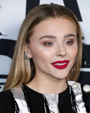 Louis Vuitton 'u giyen Amerikalı aktris Chlo Grace Moretz (Chloe Grace Moretz), 15 Aralık 2021' de Los Angeles, Los Angeles, Los Angeles 'ta düzenlenen Hulu' nun 'Anne / Android' inin Los Angeles galasına geldi.. 