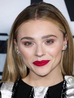 Louis Vuitton 'u giyen Amerikalı aktris Chlo Grace Moretz (Chloe Grace Moretz), 15 Aralık 2021' de Los Angeles, Los Angeles, Los Angeles 'ta düzenlenen Hulu' nun 'Anne / Android' inin Los Angeles galasına geldi.. 