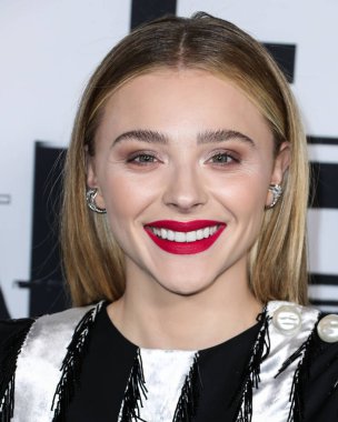 Louis Vuitton 'u giyen Amerikalı aktris Chlo Grace Moretz (Chloe Grace Moretz), 15 Aralık 2021' de Los Angeles, Los Angeles, Los Angeles 'ta düzenlenen Hulu' nun 'Anne / Android' inin Los Angeles galasına geldi.. 