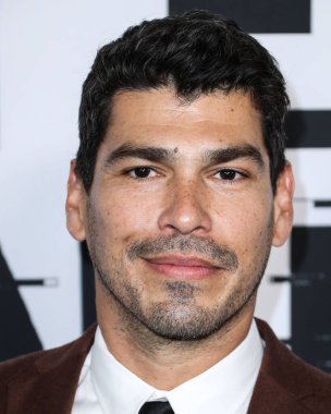 Ted Baker 'ı giyen Amerikalı aktör Ral Castillo (Raul Castillo), 15 Aralık 2021' de Hollywood, Los Angeles, Kaliforniya, ABD 'de düzenlenen Hulu' nun 