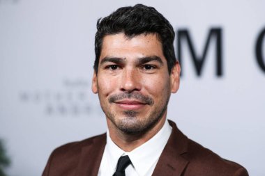 Ted Baker 'ı giyen Amerikalı aktör Ral Castillo (Raul Castillo), 15 Aralık 2021' de Hollywood, Los Angeles, Kaliforniya, ABD 'de düzenlenen Hulu' nun 