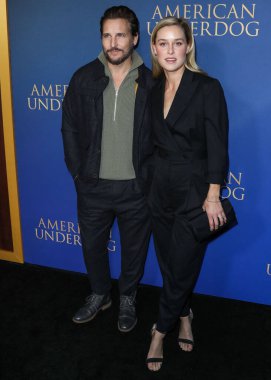 Amerikalı aktör Peter Facinelli ve aktris Lily Anne Harrison, 15 Aralık 2021 'de Hollywood, Los Angeles, Kaliforniya, ABD' de bulunan TCL Çin Tiyatrosu IMAX 'te düzenlenen Lionsgate' in 'American Underdog' adlı filminin Los Angeles galasına geldiler..