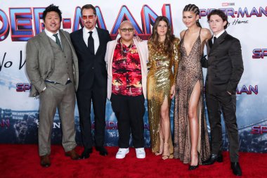 Benedict Wong, Benedict Cumberbatch, Jacob Batalon, Marisa Tomei, Zendaya Coleman ve Tom Holland 13 Aralık 2021 'de Westwood, LA, CA' daki Regency Village Theatre 'da düzenlenen Columbia Pictures' ın 'Örümcek Adam: No Way Home' adlı filminin Los Angeles galasına geldiler.