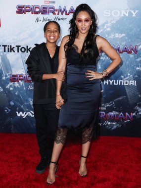 Cree Hardrict ve anne / aktris Tia Mowry-Hardrict, 13 Aralık 2021 'de Westwood, Los Angeles, Kaliforniya, ABD' deki Regency Village Theatre 'da düzenlenen Columbia Pictures' ın 