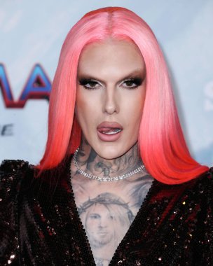 American YouTuber Jeffree Star, 13 Aralık 2021 'de Westwood, Los Angeles, Kaliforniya, ABD' deki Regency Village Theatre 'da düzenlenen Columbia Pictures' ın Örümcek Adam: No Way Home 'un Los Angeles galasına geldi.. 