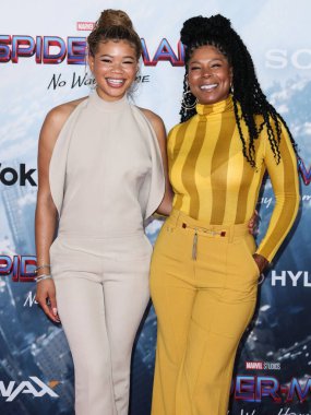 Aktris Storm Reid ve annesi Robyn Simpson Reid, 13 Aralık 2021 'de Westwood, Los Angeles, Kaliforniya, ABD' deki Regency Village Theatre 'da düzenlenen Columbia Pictures' ın 