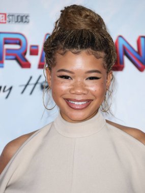 Amerikalı aktris Storm Reid, 13 Aralık 2021 'de Westwood, Los Angeles, Kaliforniya, ABD' deki Regency Village Theatre 'da düzenlenen Columbia Pictures' ın 