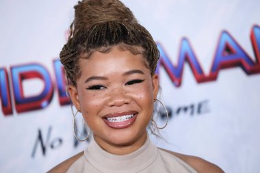 Amerikalı aktris Storm Reid, 13 Aralık 2021 'de Westwood, Los Angeles, Kaliforniya, ABD' deki Regency Village Theatre 'da düzenlenen Columbia Pictures' ın 