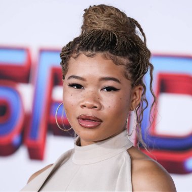 Amerikalı aktris Storm Reid, 13 Aralık 2021 'de Westwood, Los Angeles, Kaliforniya, ABD' deki Regency Village Theatre 'da düzenlenen Columbia Pictures' ın 