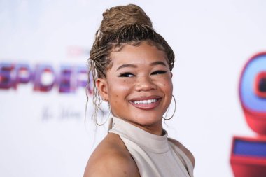Amerikalı aktris Storm Reid, 13 Aralık 2021 'de Westwood, Los Angeles, Kaliforniya, ABD' deki Regency Village Theatre 'da düzenlenen Columbia Pictures' ın 