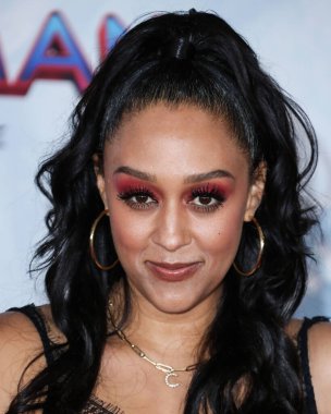 Amerikalı aktris Tia Mowry-Hardrict, 13 Aralık 2021 'de Westwood, Los Angeles, Kaliforniya, ABD' deki Regency Village Theatre 'da düzenlenen Columbia Pictures' ın 