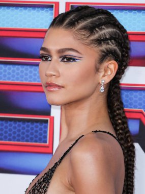 Aktris Zendaya Coleman, 13 Aralık 2021 'de Westwood, Los Angeles, Kaliforniya, ABD' deki Regency Village Theatre 'da düzenlenen Columbia Pictures' ın Örümcek Adam: No Way Home 'un Los Angeles galasına geldi..
