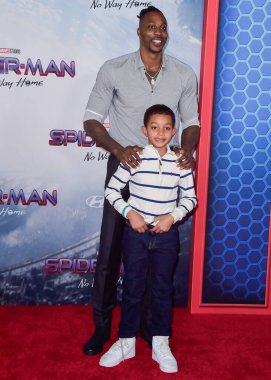 Amerikalı profesyonel basketbolcu Dwight Howard ve oğlu Braylon Howard, 13 Aralık 2021 'de Westwood, Los Angeles, Kaliforniya' daki Regency Village Theatre 'da düzenlenen Columbia Pictures' ın Örümcek Adam: No Way Home 'unun galasına geldiler.