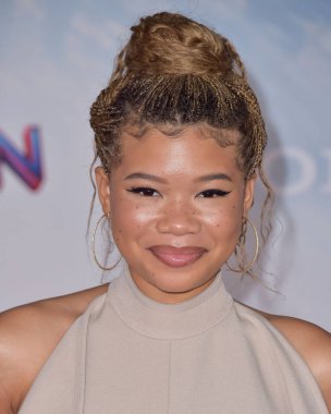 Amerikalı aktris Storm Reid, 13 Aralık 2021 'de Westwood, Los Angeles, Kaliforniya, ABD' deki Regency Village Theatre 'da düzenlenen' Örümcek Adam: No Way Home 'filminin galasına geldi..