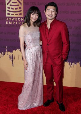 Aktris Fala Chen ve aktör Simu Liu, 11 Aralık 2021 'de Beverly Hilton Hotel' de düzenlenen 19. Unutulmaz Asya Amerikan Ödülleri 'ne geldiler..