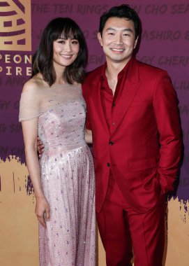 Aktris Fala Chen ve aktör Simu Liu, 11 Aralık 2021 'de Beverly Hilton Hotel' de düzenlenen 19. Unutulmaz Asya Amerikan Ödülleri 'ne geldiler..