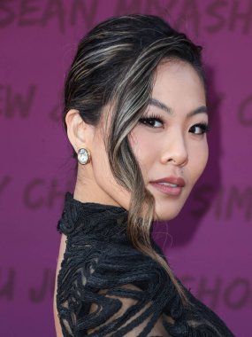 Amerikalı aktris Nicole Kang, 11 Aralık 2021 'de Beverly Hilton Hotel' de düzenlenen 19. Unutulmaz Asya Amerikan Ödülleri 'ne geliyor..