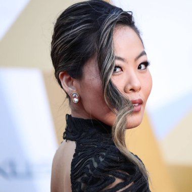 Amerikalı aktris Nicole Kang, 11 Aralık 2021 'de Beverly Hilton Hotel' de düzenlenen 19. Unutulmaz Asya Amerikan Ödülleri 'ne geliyor..