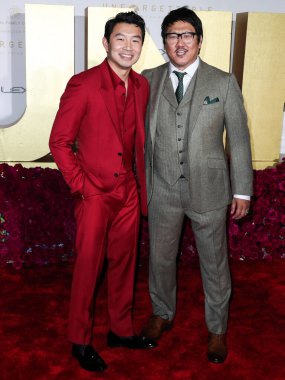 Aktörler Simu Liu ve Benedict Wong, 11 Aralık 2021 'de Beverly Hilton Hotel' de düzenlenen 19. Unutulmaz Asya Amerikan Ödülleri 'ne geldiler..