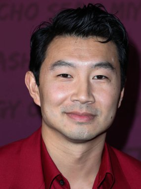 Kanadalı aktör Simu Liu, 11 Aralık 2021 'de Beverly Hilton Hotel' de düzenlenen 19. Unutulmaz Asya Amerikan Ödülleri 'ne geliyor..
