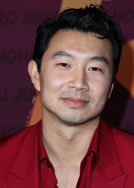 Kanadalı aktör Simu Liu, 11 Aralık 2021 'de Beverly Hilton Hotel' de düzenlenen 19. Unutulmaz Asya Amerikan Ödülleri 'ne geliyor..