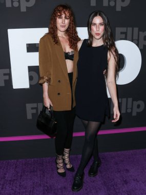 Rumer Glenn Willis ve Scout LaRue Willis, 9 Aralık 2021 'de Hollywood' da Hollywood 'da 9 Aralık 2021' de Hollywood 'da Scout Willis, BIA ve Kehlani' nin performanslarıyla Grammy-Nominated Halsey tarafından düzenlenen Flip Grand LaRue etkinliğinde.