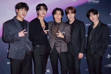 MONSTA X 'tan Joohoney, Hyungwon, I.M, Minhyuk ve Kihyun, 8 Aralık 2021' de Los Angeles, Kaliforniya, ABD 'deki CGV Sinema Sineması' nda düzenlenen 'MONSTA X: The DreAMING' in dünya prömiyer gösterimine geldiler.. 