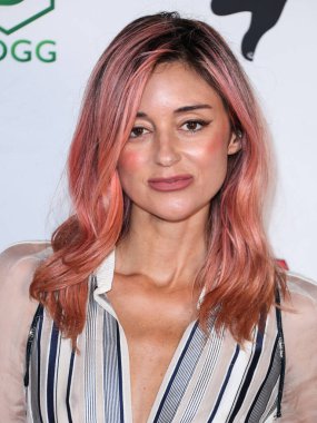 DJ Caroline D 'Amore, 8 Aralık 2021' de Yamashiro Hollywood 'da düzenlenen ve SIKI.io, DOGG madeni, Şeker Pop ve Kurabiye Pop ve Tito' nun Votkası tarafından sunulan 8. 