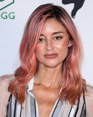 DJ Caroline D 'Amore, 8 Aralık 2021' de Yamashiro Hollywood 'da düzenlenen ve SIKI.io, DOGG madeni, Şeker Pop ve Kurabiye Pop ve Tito' nun Votkası tarafından sunulan 8. 