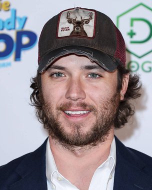 Aktör Jeremy Sumpter, 8 Aralık 2021 'de Yamashiro Hollywood' da düzenlenen ve SIKI.io, DOGG bozuk para, Şeker Pop ve Kurabiye Pop ve Tito 'nun Votkası tarafından sunulan 8. 