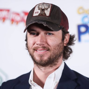 Aktör Jeremy Sumpter, 8 Aralık 2021 'de Yamashiro Hollywood' da düzenlenen ve SIKI.io, DOGG bozuk para, Şeker Pop ve Kurabiye Pop ve Tito 'nun Votkası tarafından sunulan 8. 