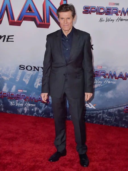 アメリカの俳優ウィレム ダフィーが 2021年12月13日に米国カリフォルニア州ロサンゼルスのリージェンシー ビレッジ シアターで開催された Spider Man Way Home のコロンビア — ストック写真