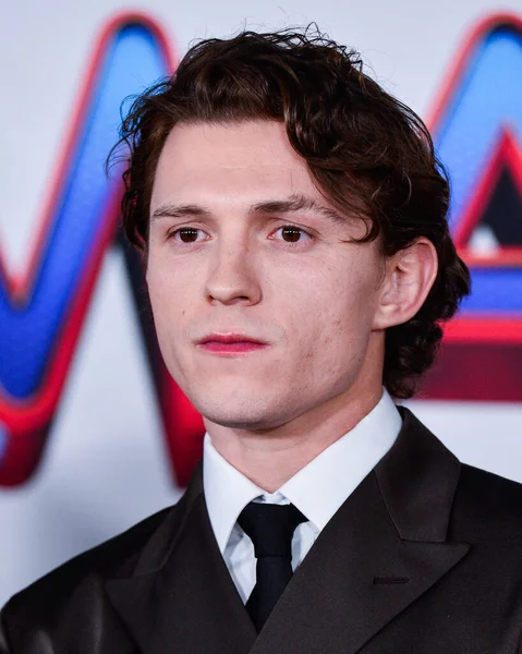 Attore Inglese Tom Holland Con Indosso Abito Prada Scarpe Christian — Foto Stock