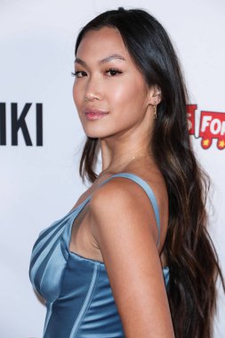 Oyuncu Tammy Kay Ly, 8 Aralık 2021 'de Yamashiro Hollywood' da düzenlenen ve SIKI.io, DOGG bozuk para, Şeker Pop ve Kurabiye Pop ve Tito 'nun Votkası tarafından sunulan 8.