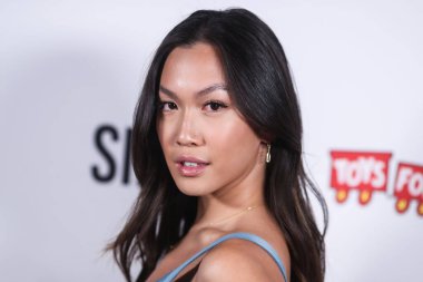 Oyuncu Tammy Kay Ly, 8 Aralık 2021 'de Yamashiro Hollywood' da düzenlenen ve SIKI.io, DOGG bozuk para, Şeker Pop ve Kurabiye Pop ve Tito 'nun Votkası tarafından sunulan 8.