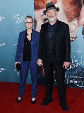 Aktris Michelle Schumacher ve kocası / aktörü J.K. Simmons, 6 Aralık 2021 'de Los Angeles, Kaliforniya, ABD' de bulunan Akademi Sinema Müzesi 'nde düzenlenen Amazon Stüdyolarının' Being The Ricardos 'galasına geldiler.. 