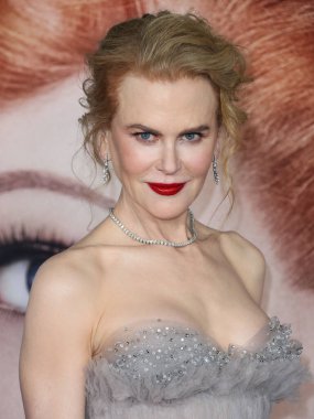 Armani Prive elbisesi giyen oyuncu Nicole Kidman, Jimmy Choo ayakkabıları ve Omega saati, 6 Aralık 2021 'de Los Angeles' taki Akademi Sinema Müzesi 'nde düzenlenen Amazon Stüdyoları' nın 'Being The Ricardos' galasına geldi.