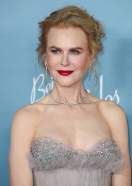 Armani Prive elbisesi giyen oyuncu Nicole Kidman, Jimmy Choo ayakkabıları ve Omega saati, 6 Aralık 2021 'de Los Angeles' taki Akademi Sinema Müzesi 'nde düzenlenen Amazon Stüdyoları' nın 'Being The Ricardos' galasına geldi.